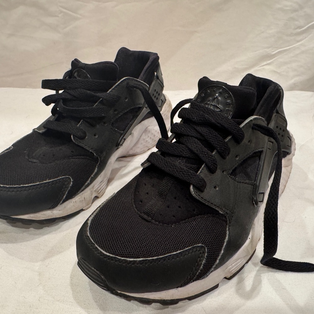 Nike HUARACHE RUN Kids Black and White Sneakers
